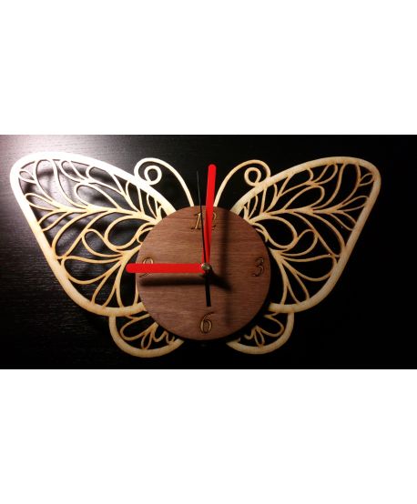 Drewniany zegar w kształcie motyla motyl ażurowy