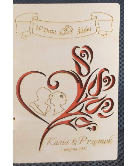 Drewniana kartka ślubna na ślub z personalizowanymi życzeniami i grawerem życzenia ślubne 3