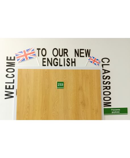 Napis do sali językowej języka angielskiego WELCOME TO OUR ENGLISH CLASSROOM flaga korytarz szkoła przedszkole napis